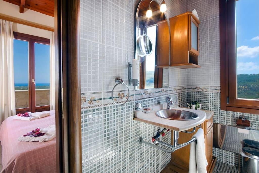 Villa Katerina With Eco Heated Pool Spiliá Eksteriør billede